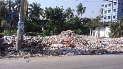 পাঠানটুলীতে ময়লার ভাগাড়, পথচারীদের দুর্ভোগ