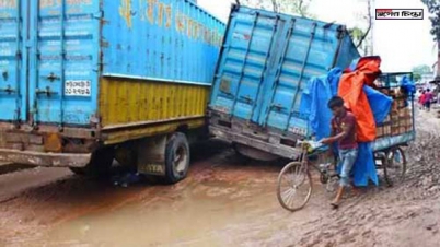 নারায়ণগঞ্জ টু পোস্তগোলা সড়কটির বেহাল দশা 