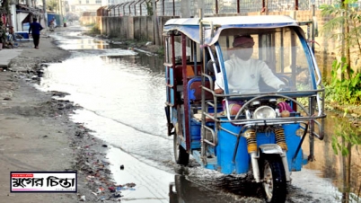 ড্রেন না থাকায় সড়কের দৈন্যদশা