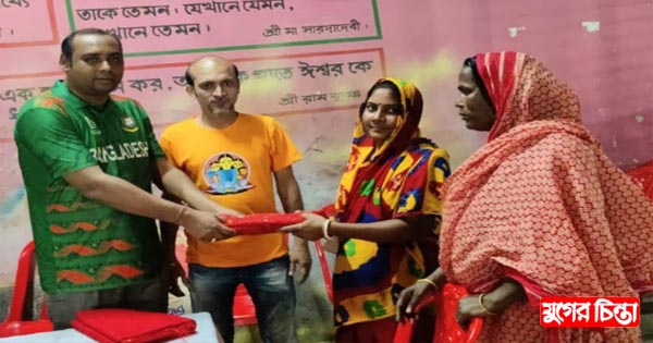 সাবদি শ্রী শ্রী রক্ষা কালী ও শিব মন্দিরে দুস্থদের মাঝে শাড়ি বিতরণ