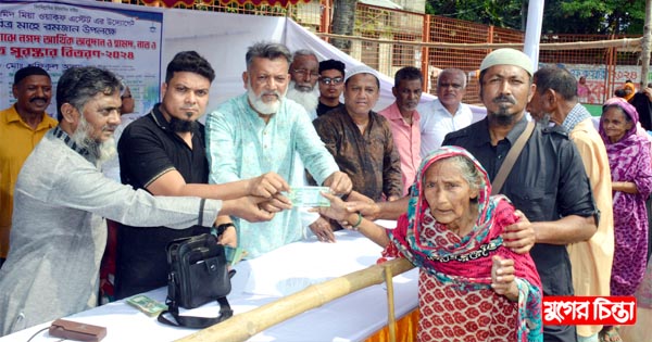 আব্দুল হামিদ মিয়া ওয়াকফ এস্টেটের পক্ষে দুস্থদের নগদ অর্থ প্রদান