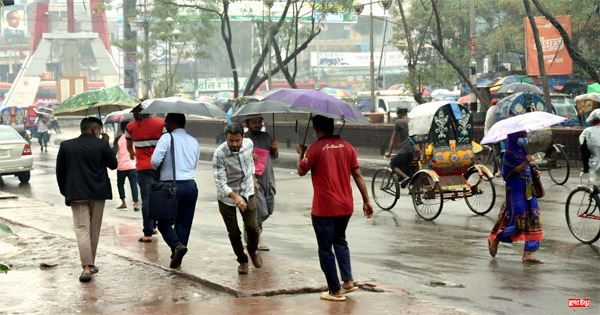 অসময়ের বৃষ্টিতে নগর জীবনে স্থবিরতা