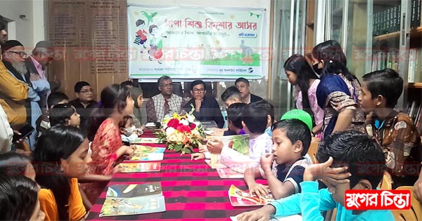 তল্লা সাধারণ পাঠাগার পরিদর্শনে জেলা প্রশাসক মাহমুদুল হক