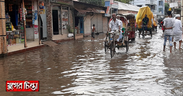 সামান্য বৃষ্টি হলেই ১৩ নং ওয়ার্ডে জমে হাটুপানি