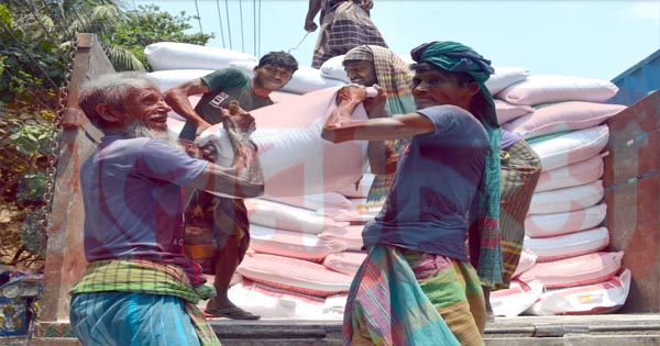 নিতাইগঞ্জে পণ্যবাহী ট্রাক থেকে প্রতিদিন দু’লাখ টাকা চাঁদা আদায়