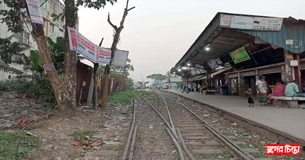 ঢাকা-নারায়ণগঞ্জ ট্রেন চলাচল বন্ধ, যাত্রীদের তীব্র ক্ষোভ