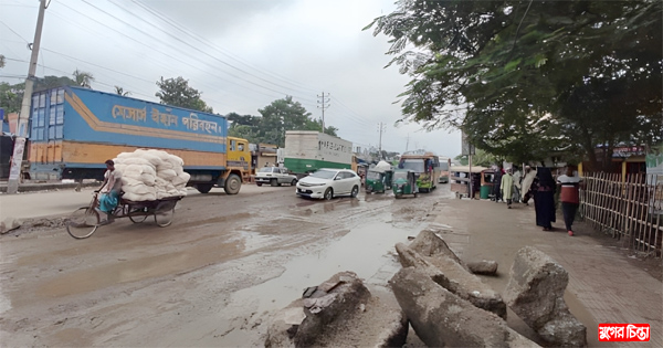 বৃষ্টি-যানজটে নাকাল নগরবাসী