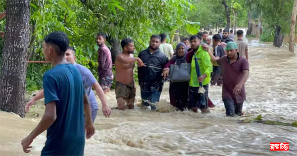 ভয়াবহ বন্যায় ডুবেছে ১০ জেলা, নিহত ৮