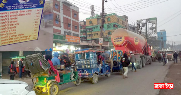 বাড়তি ভাড়ায় ইজিবাইক যাত্রীদের ক্ষোভ