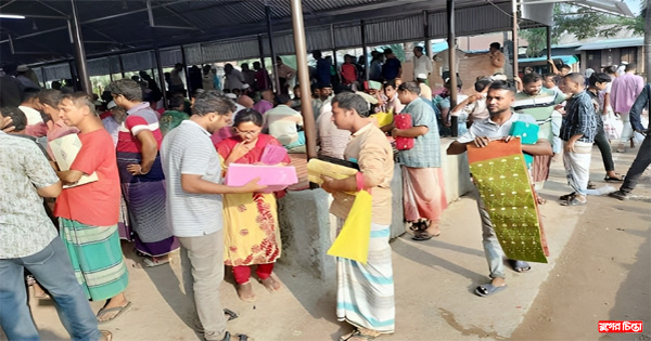 অর্ধকোটি টাকার জামদানী বিক্রি নোয়াপাড়া জমজমাট জামদানি হাট