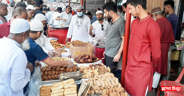 রমজানে জমে উঠেছে ইফতার বাজার