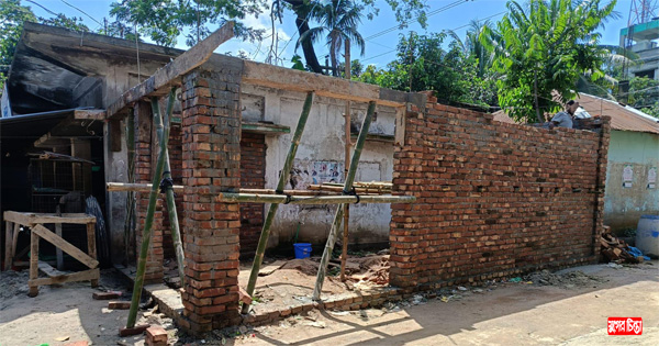 রূপগঞ্জে সরকারি রাস্তা কেটে ক্লাব নির্মাণ