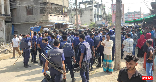 বিসিকে শ্রমিকদের বিক্ষোভ, ঢাকা-মুন্সীগঞ্জ সড়ক অবরোধ   