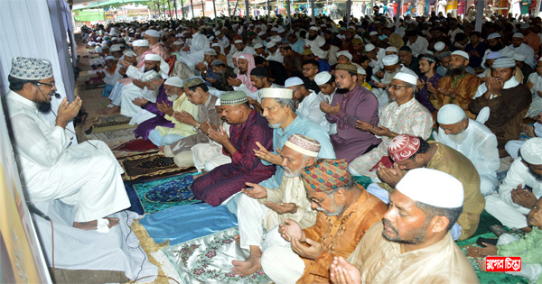 খানপুর হাসপাতাল রোডে ঈদুল আযহা’র জামাত অনুষ্ঠিত  