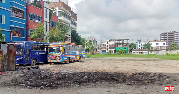 মহল্লার রাস্তায় বেপরোয়া নীলাচল বাস কেড়ে নিল ব্যবসায়ীর প্রাণ